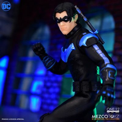 MEZCO ONE:12 COLLECTIVE DC Universe Nightwing MEZCO ONE:12 COLLECTIVE DC Universe Nightwing