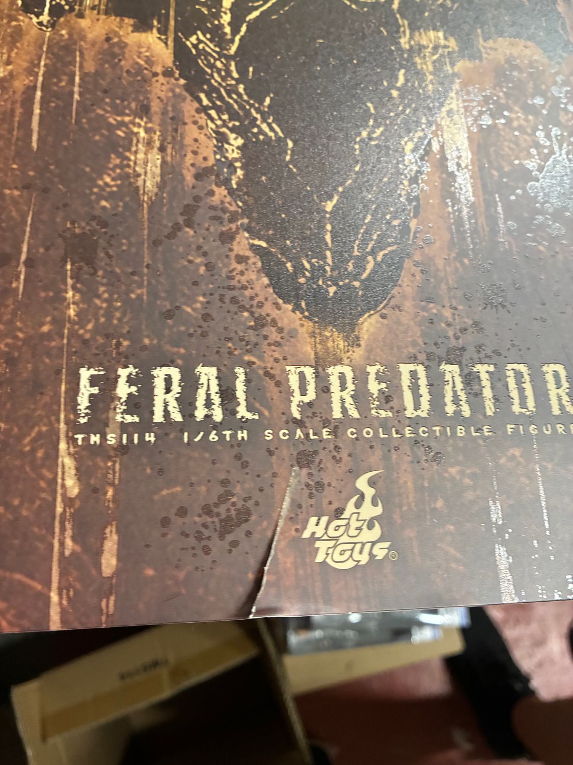 ***BROKEN LEG, SMALL TEAR IN SLEEVE*** Hot Toys Feral Predator 1/6th Scale Collectible Figure (Prey)
