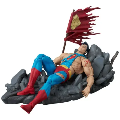 ***PRE ORDER*** MAFEX Death of Superman - No.324 Superman (Battle Damaged Version) Action Figure ***PRE ORDER*** MAFEX Death of Superman - No.324 Superman (Battle Damaged Version) Action Figure