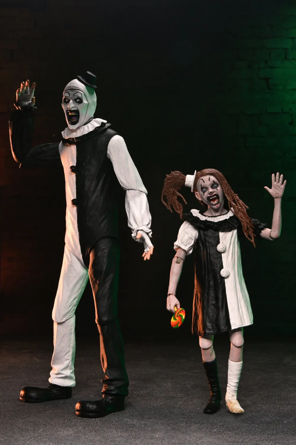 NECA Terrifier 2 - 7 NECA Terrifier 2 - 7" Scale Ultimate Art the Clown and The Little Pale Girl Action Figure 2-Pack
