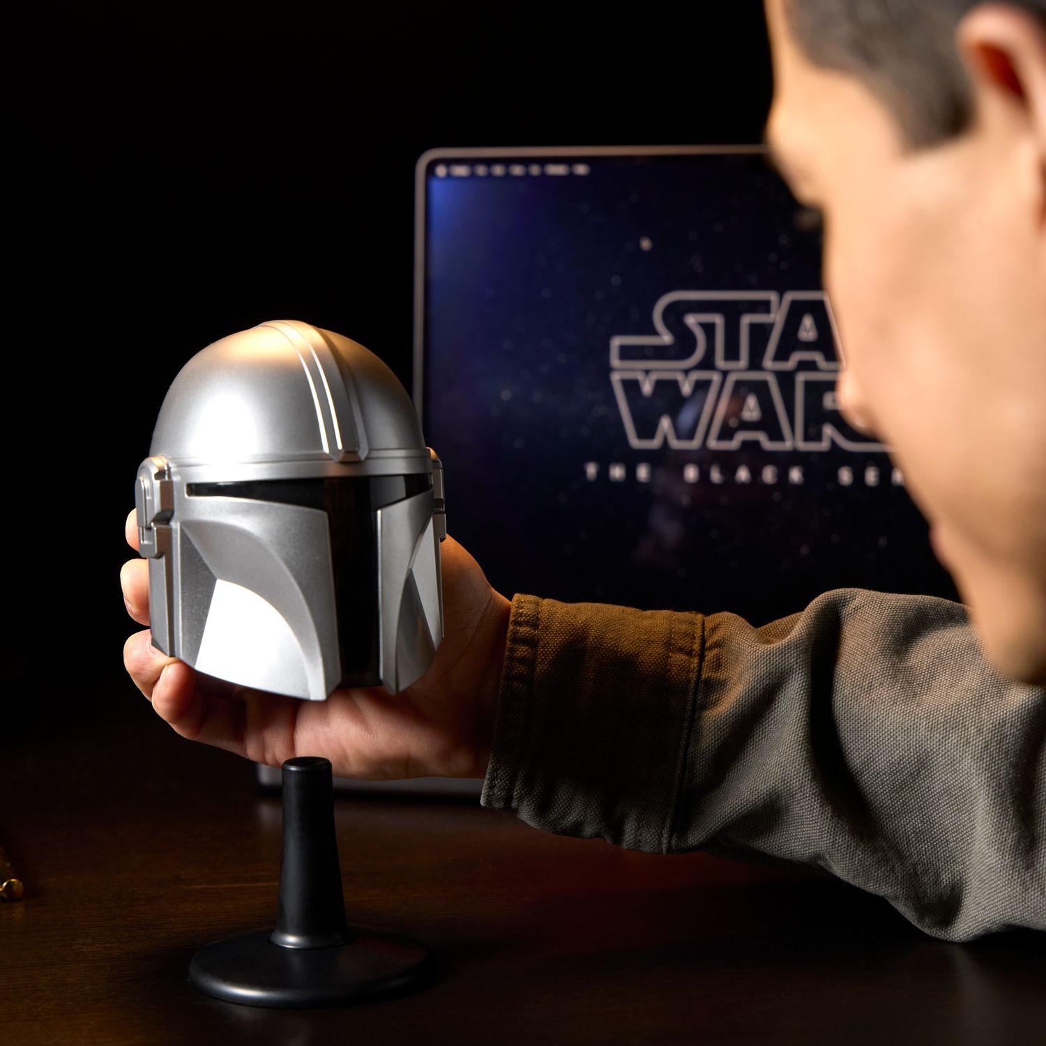 Star Wars The Black Series The Mandalorian Premium Mini Helmet for Display, 6 In. Scale (The Mandalorian and Grogu) Star Wars The Black Series The Mandalorian Premium Mini Helmet for Display, 6 In. Scale (The Mandalorian and Grogu)