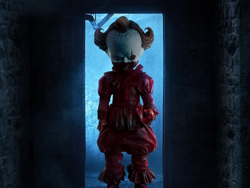 **PRE-ORDER** MEZCO LIVING DEAD DOLLS PRESENTS IT: Welcome to Derry Pennywise **PRE-ORDER** MEZCO LIVING DEAD DOLLS PRESENTS IT: Welcome to Derry Pennywise