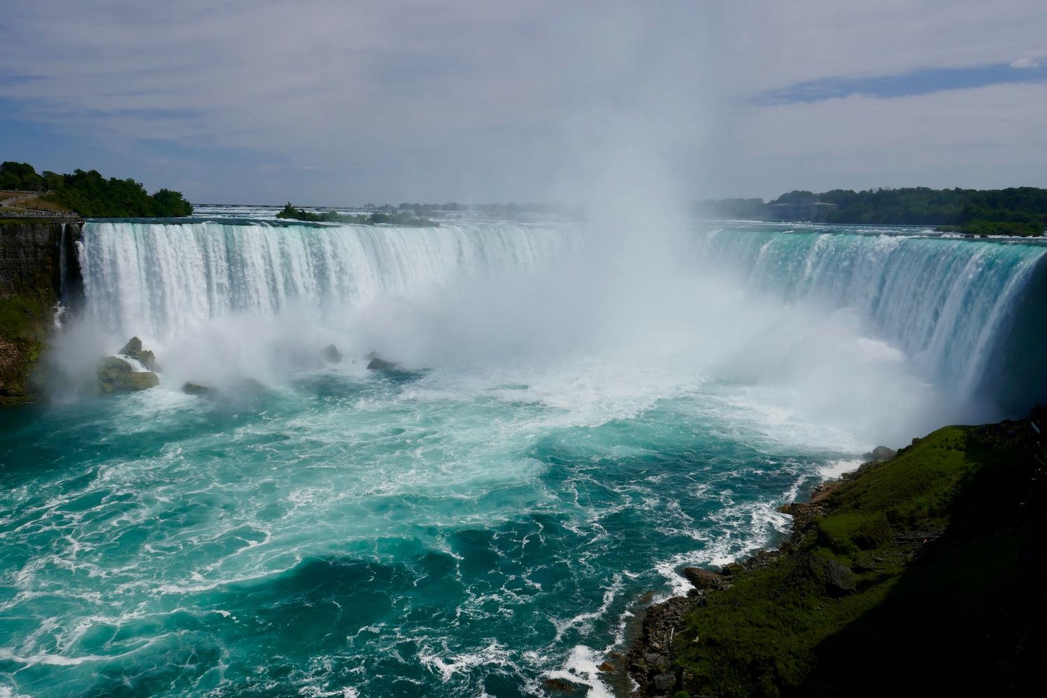 Niagara Falls 12 oz jar candle