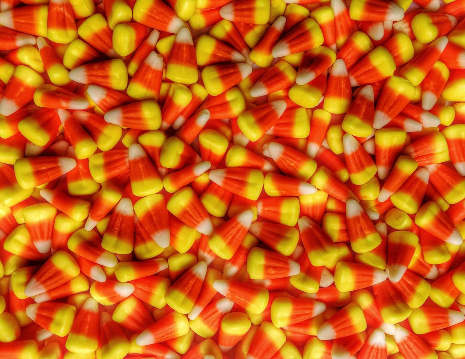 Candy Corn 6 oz tin candle