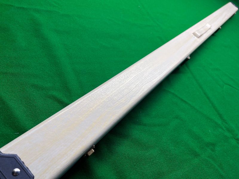 1 Piece Deluxe Design Snooker Cue Case - Space for 2 Cues - Wood Effect