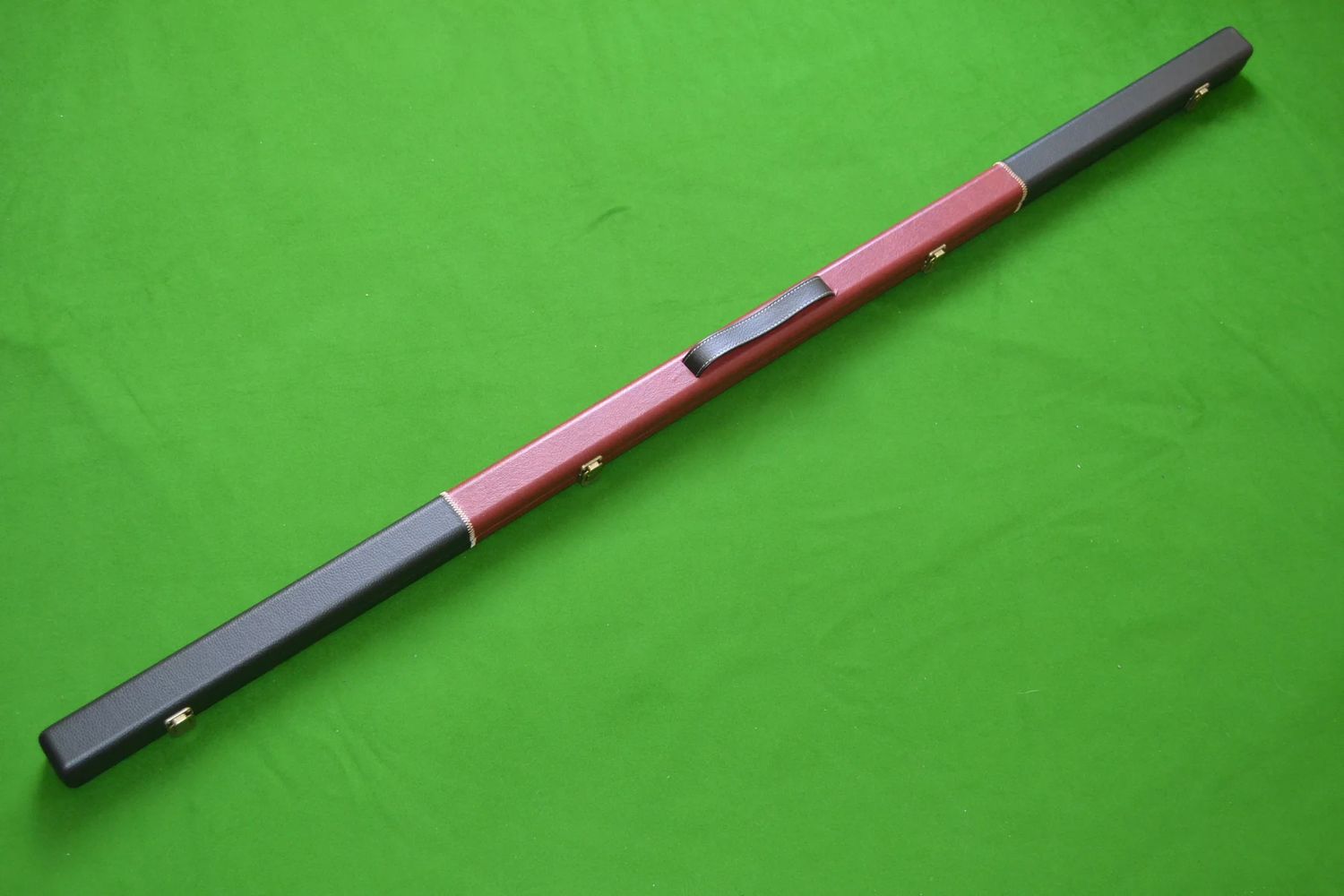 1 Piece Slimline Snooker Cue Case for a Single Cue in Red and Black