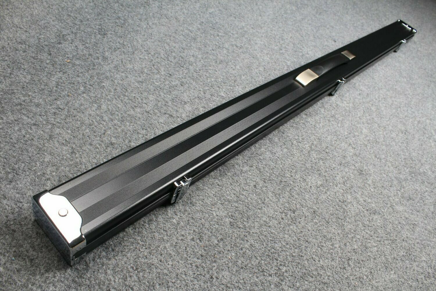 Long 3/4 piece aluminium cue case with Carry Handle and Alloy Ends - Space for 1 cue with extensions Long 3/4 piece aluminium cue case with Carry Handle and Alloy Ends - Space for 1 cue with extensions, Colour: Black
