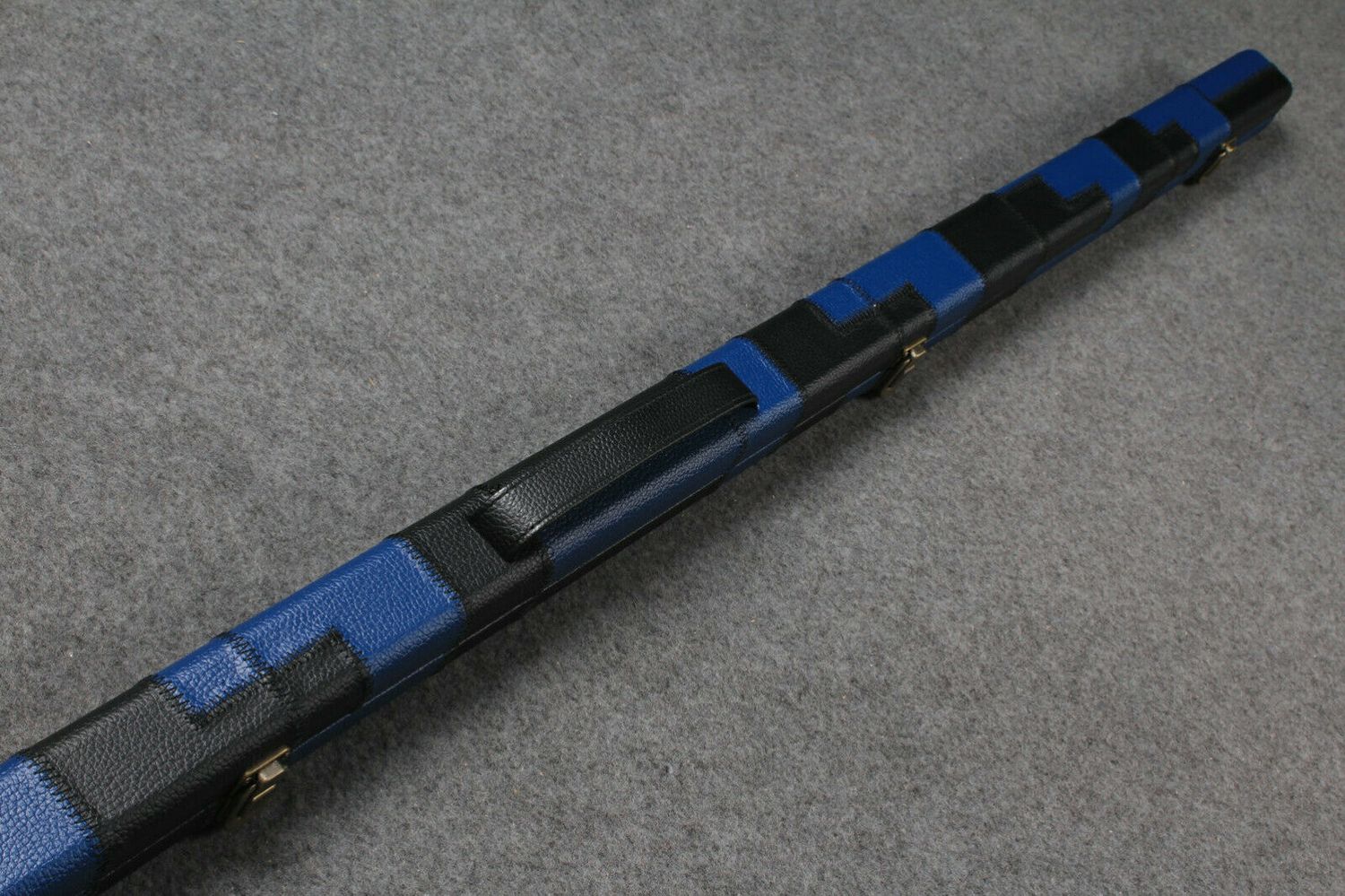 1 Piece Slimline Snooker Cue Case for a Single Cue in Black and Blue with Stud Ends 1 Piece Slimline Snooker Cue Case for a Single Cue in Black and Blue with Stud Ends