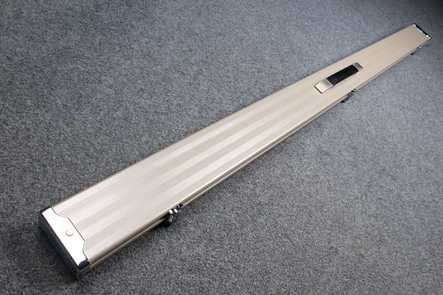 1 Piece Extra Long Aluminium 61 inch Snooker Cue Case with 3 Sections 1 Piece Extra Long Aluminium 61 inch Snooker Cue Case with 3 Sections