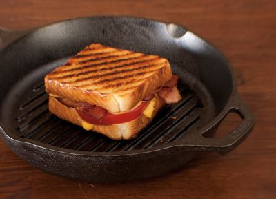 Lodge 10.25" Round Pre-Seasoned Cast Iron Grill Pan