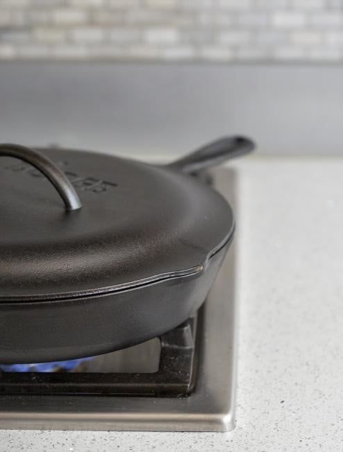 Lodge 9" Pre-Seasoned Cast Iron Lid