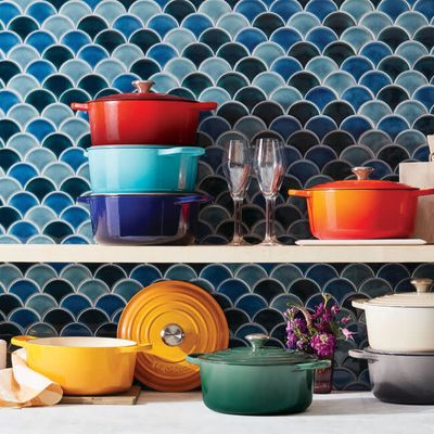 Le Creuset 5.5 quart Round Cherry Dutch Oven