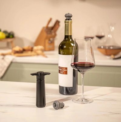 Vacu Vin Pump with 2 Stoppers