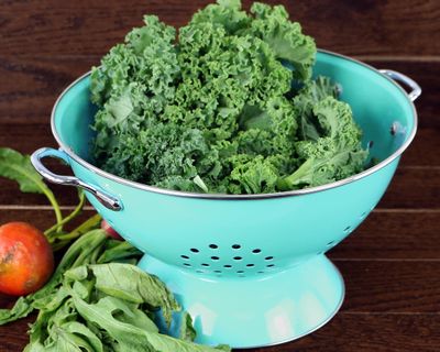 1.5 quart Turquoise Colander