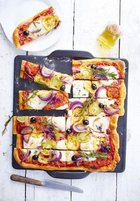 Emile Henry 14" Square Charcoal Baking/Pizza Stone