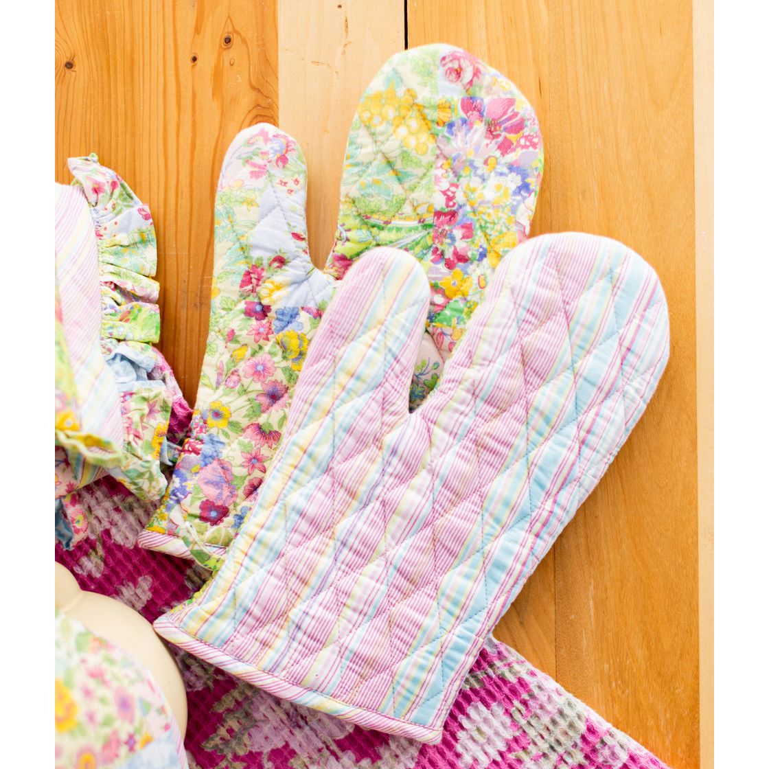 April Cornell Garden Collage Oven Mitts, set of 2