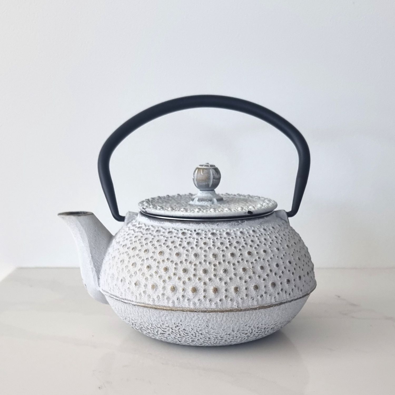 White Teapot - Cast Iron 600ml