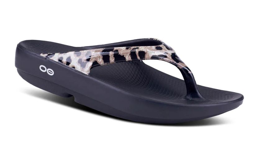 OOFOS OOLALA LUXE LTD CHEETAH THONG, Size: 7