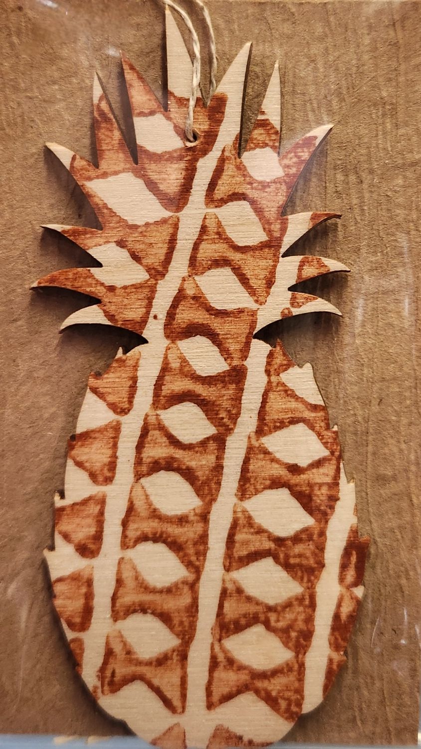 Wooden charm with Hawaiian print only no kapa, design: Pineapple