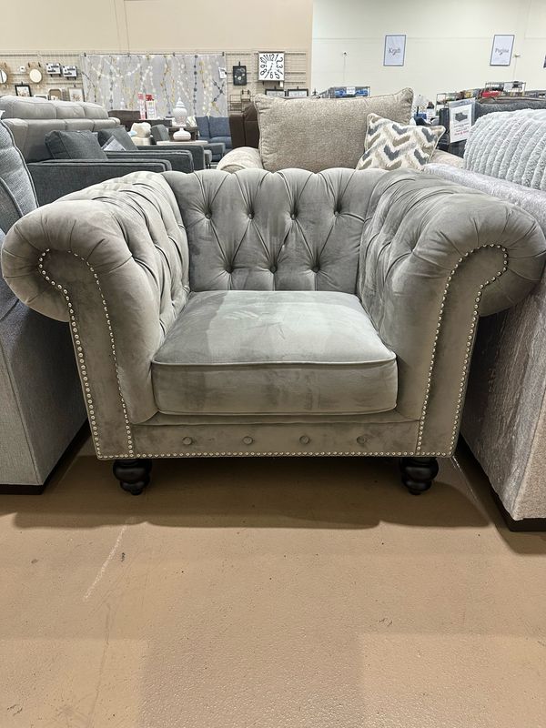 Grand Chesterfield Armchair, Gray Retails @ $549