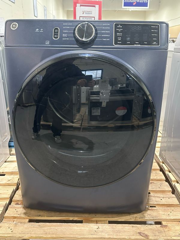 GE 7.8 cu. ft. Smart Front Load Electric Dryer in Sapphire Blue GFD55ESPRRS