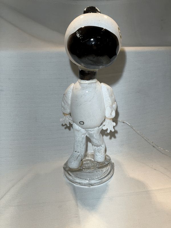 Astronaut ca 40 cm hög signerad nr 1....   6000 kr