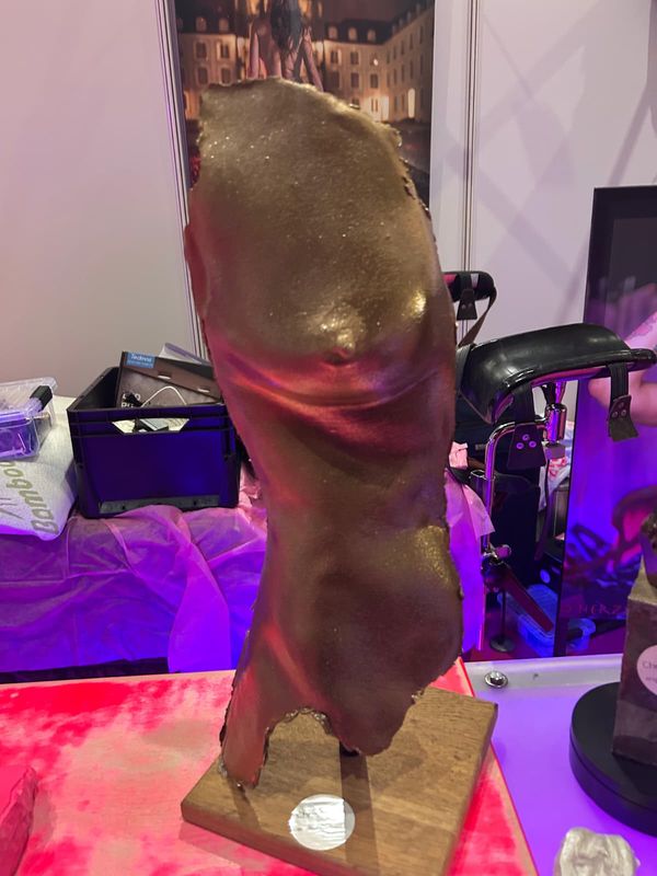 Detaillierter Brust Abdruck von Christy Ley