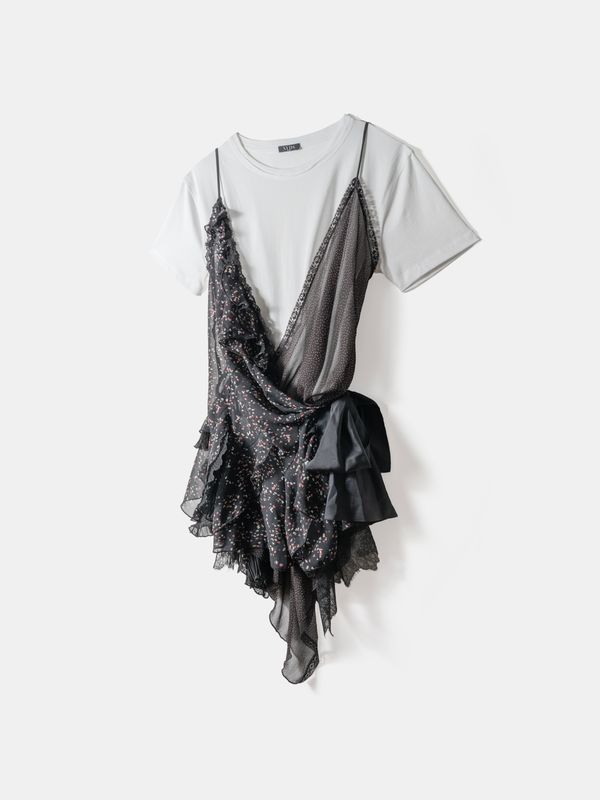ROBE NUISETTE PORTEFEUILLE À VOLANTS ET T-SHIRT "BOYFRIEND"