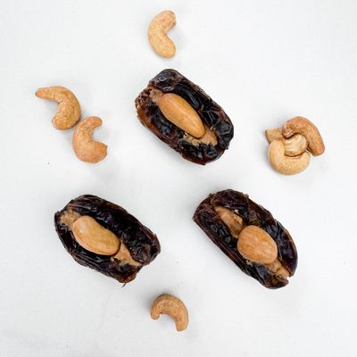 Stuffed Date With Cashew