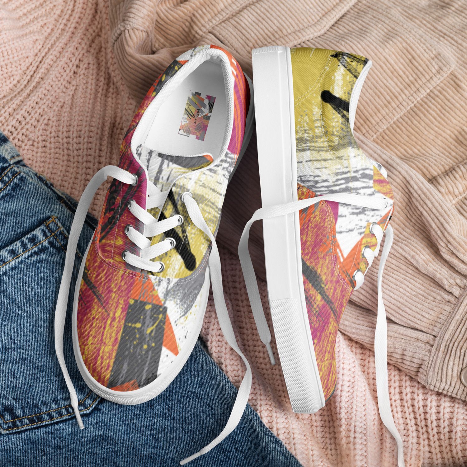 Women’s lace-up canvas shoes