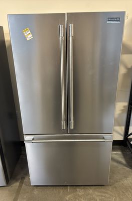 Frigidaire Frigidaire Professional 23.3 Cu Ft French Door Counter-Depth Refrigerator