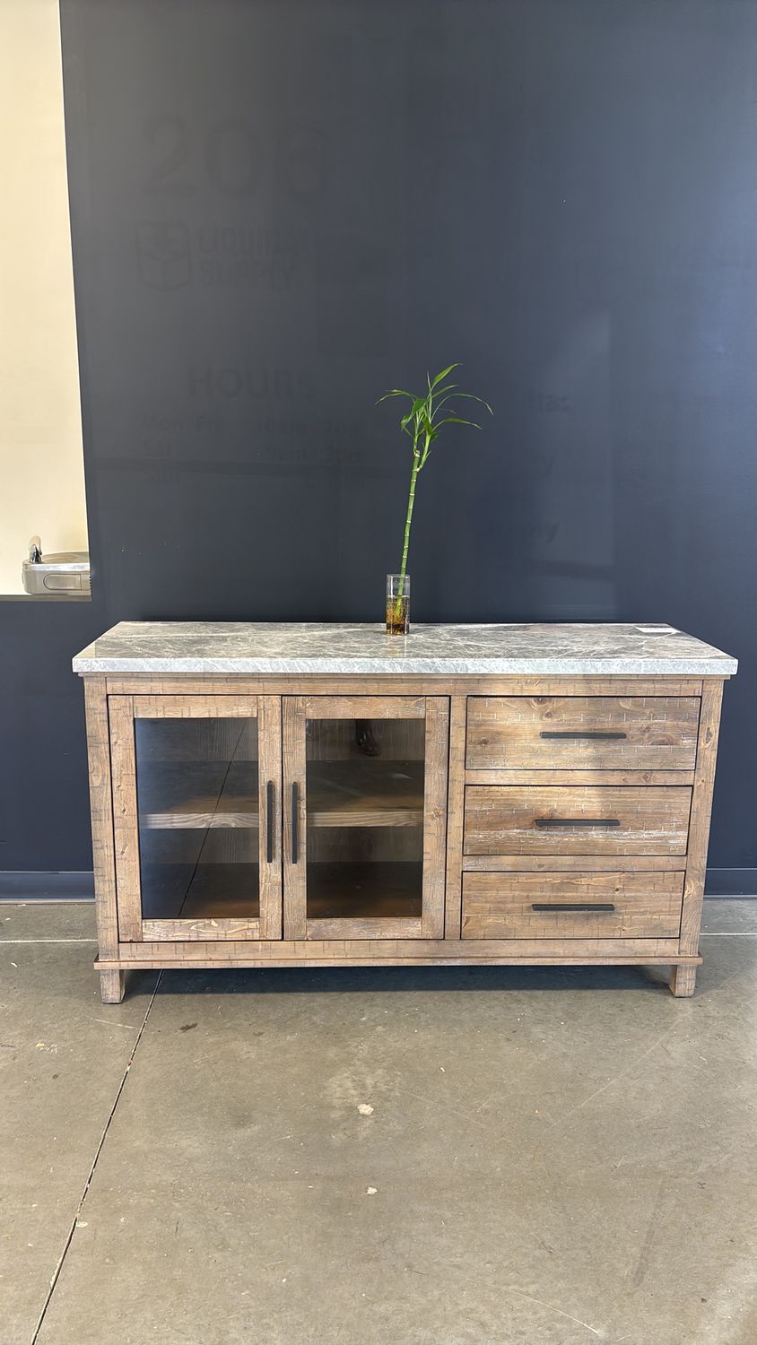 D747 ALEEDA - DINING ROOM SERVER