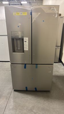 Frigidaire 22.6-cu ft Counter-depth French Door Refrigerator with Ice Maker (Stainless Steel) ENERGY STAR
