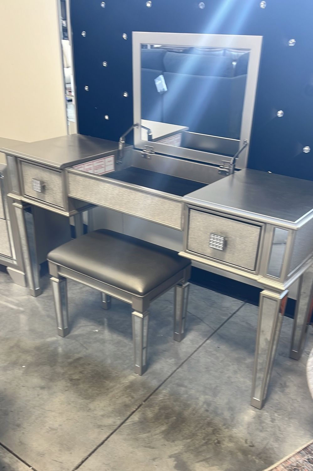 B410 LONNIX - VANITY/UPH STOOL (2/CN)