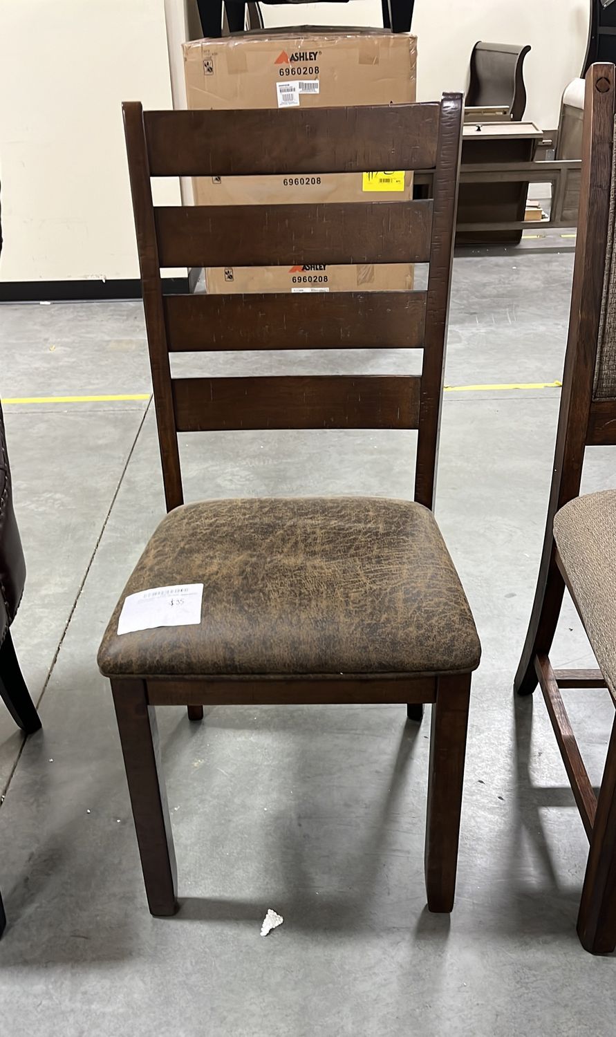 D765 ROYARD - DINING UPH SIDE CHAIR (2/CN)