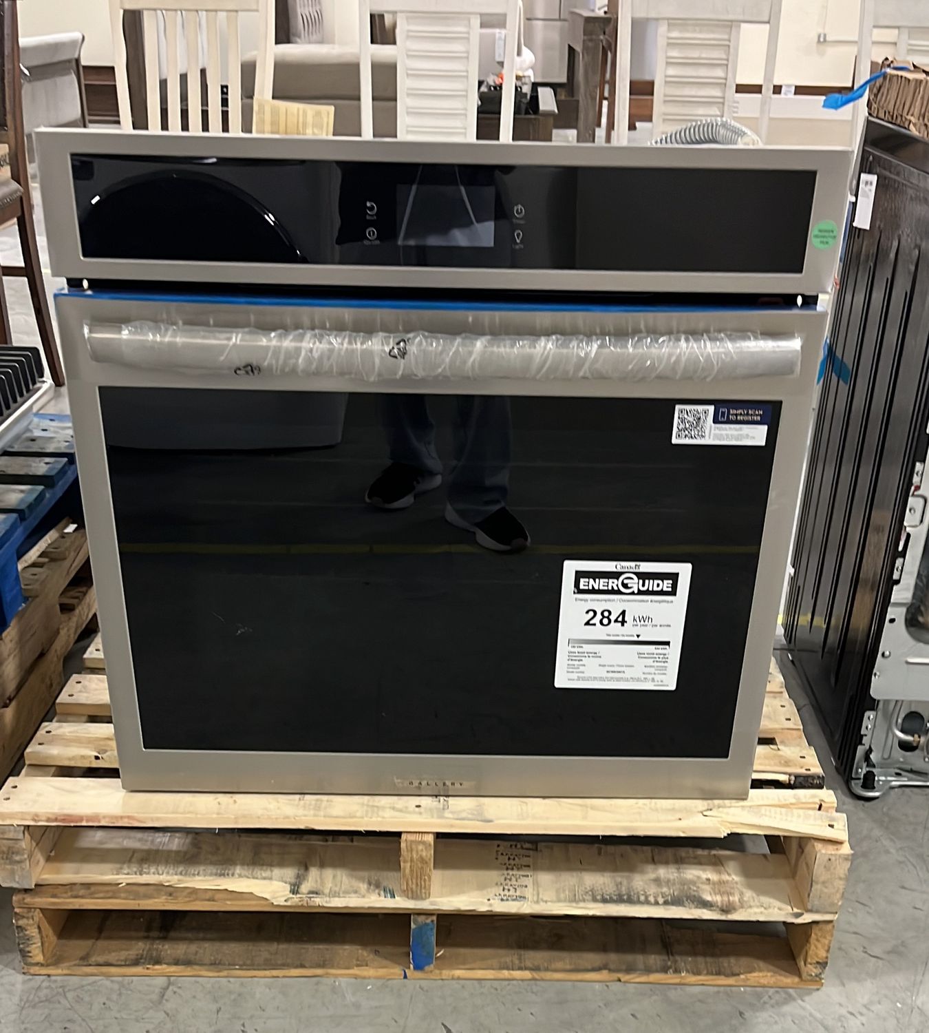 Frigidaire Gallery 30-in Single Electric Wall Oven with Air Fry True Convection and Self-cleaning (Fingerprint Resistant Stainless Steel)