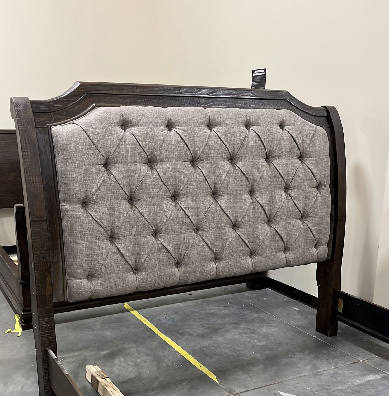 B813 WYNDAHL - KING/CAL KING UPH PANEL HDBD