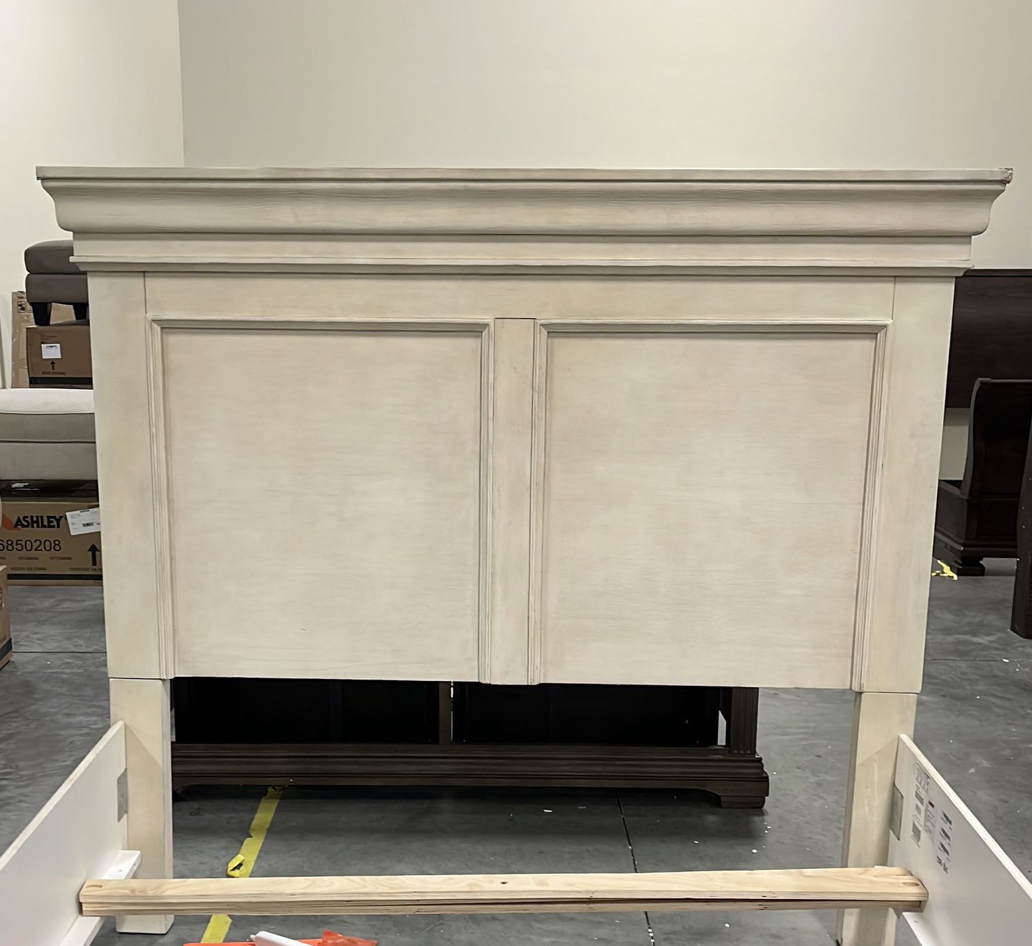 B712 MARSILONA - QUEEN PANEL HEADBOARD