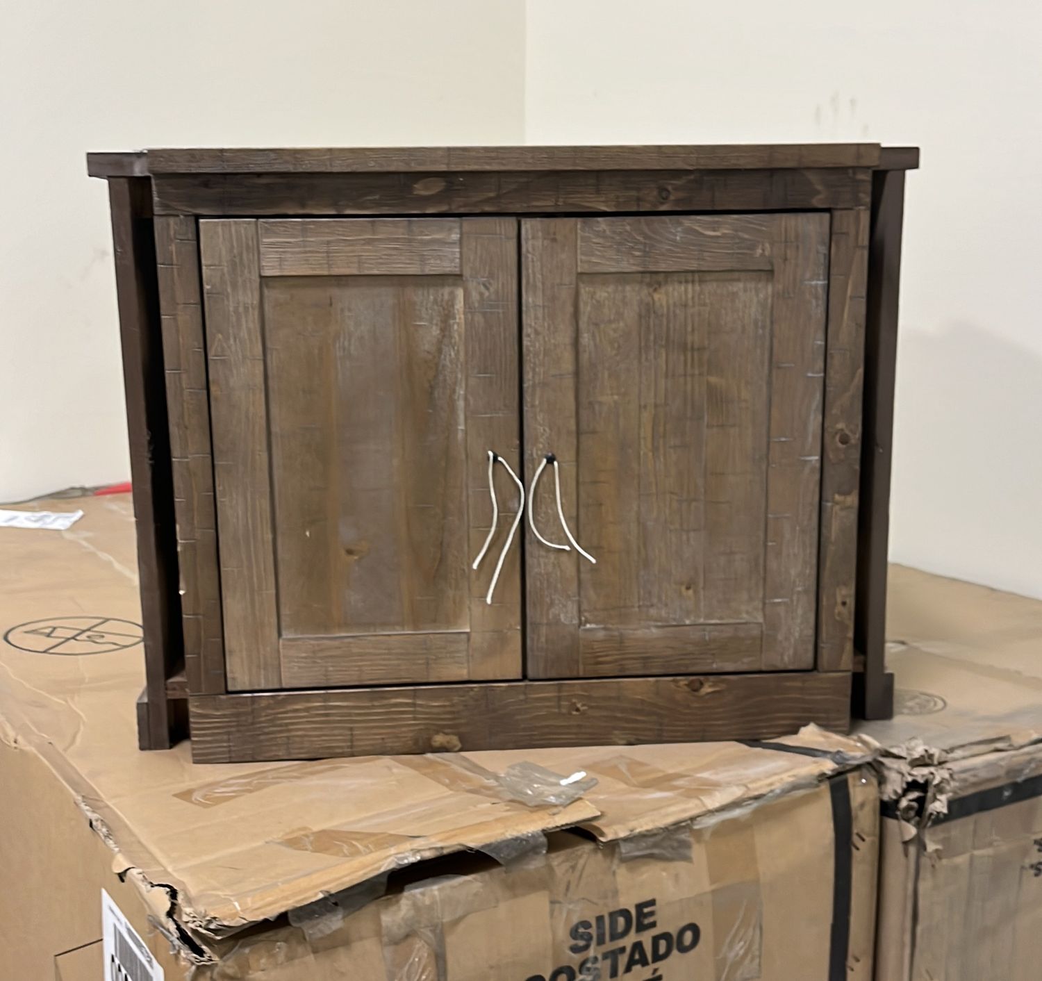 D747 ALEEDA - DINING ROOM COUNTER TABLE BASE