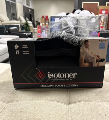 Isotoner Men's Classic Comfort Slipper (Large)