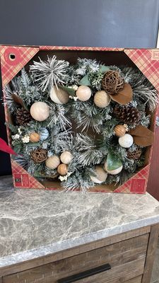 Member's Mark Pre-Lit 32" Decorated Wreath