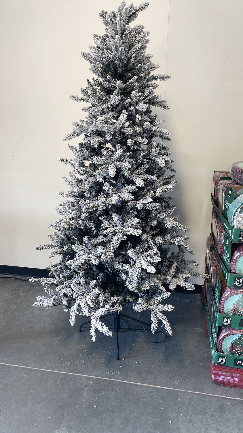 Member's Mark 7.5' Flocked Aspen Pre-Lit Snow White Christmas Tree