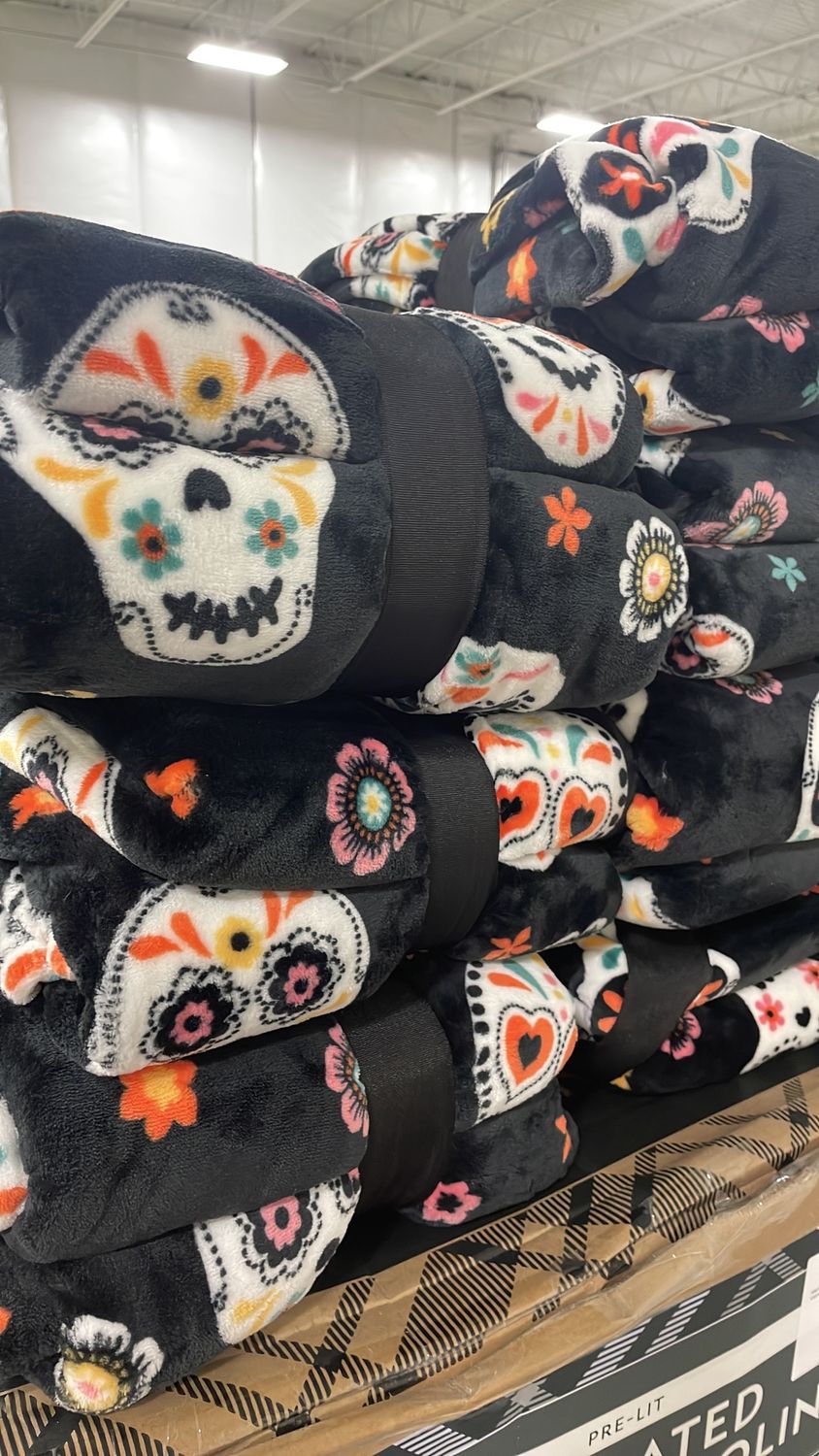 Member's Mark Halloween Lounge Throw, 60" x 70"