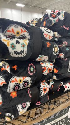 Member's Mark Halloween Lounge Throw, 60" x 70"