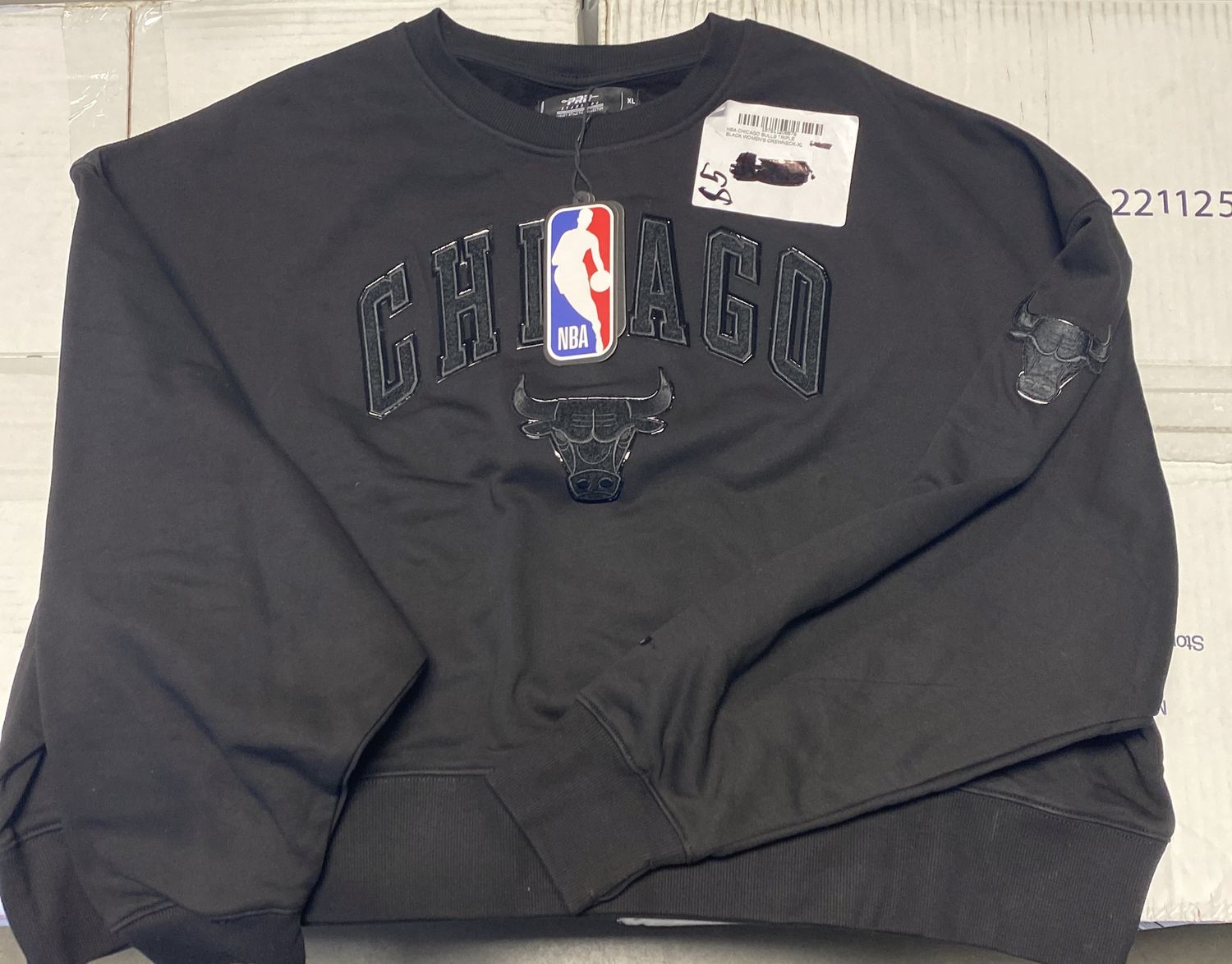 NBA CHICAGO BULLS TRIPLE BLACK WOMEN'S CREWNECK-XL