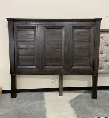 B636 TOWNSER - KING/CAL KING PANEL HEADBOARD