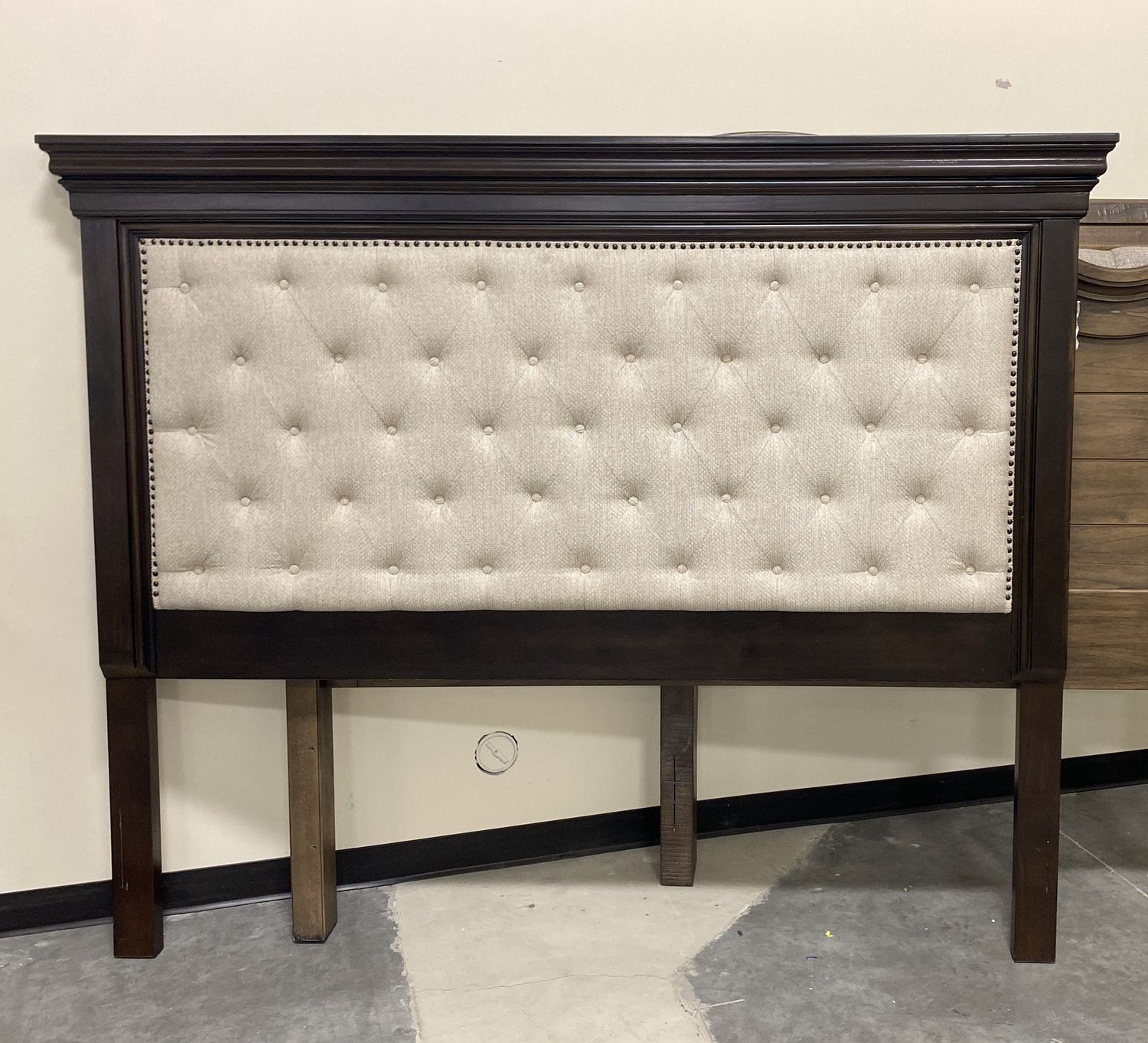 B788 BRYNHURST - QUEEN UPH PANEL HEADBOARD