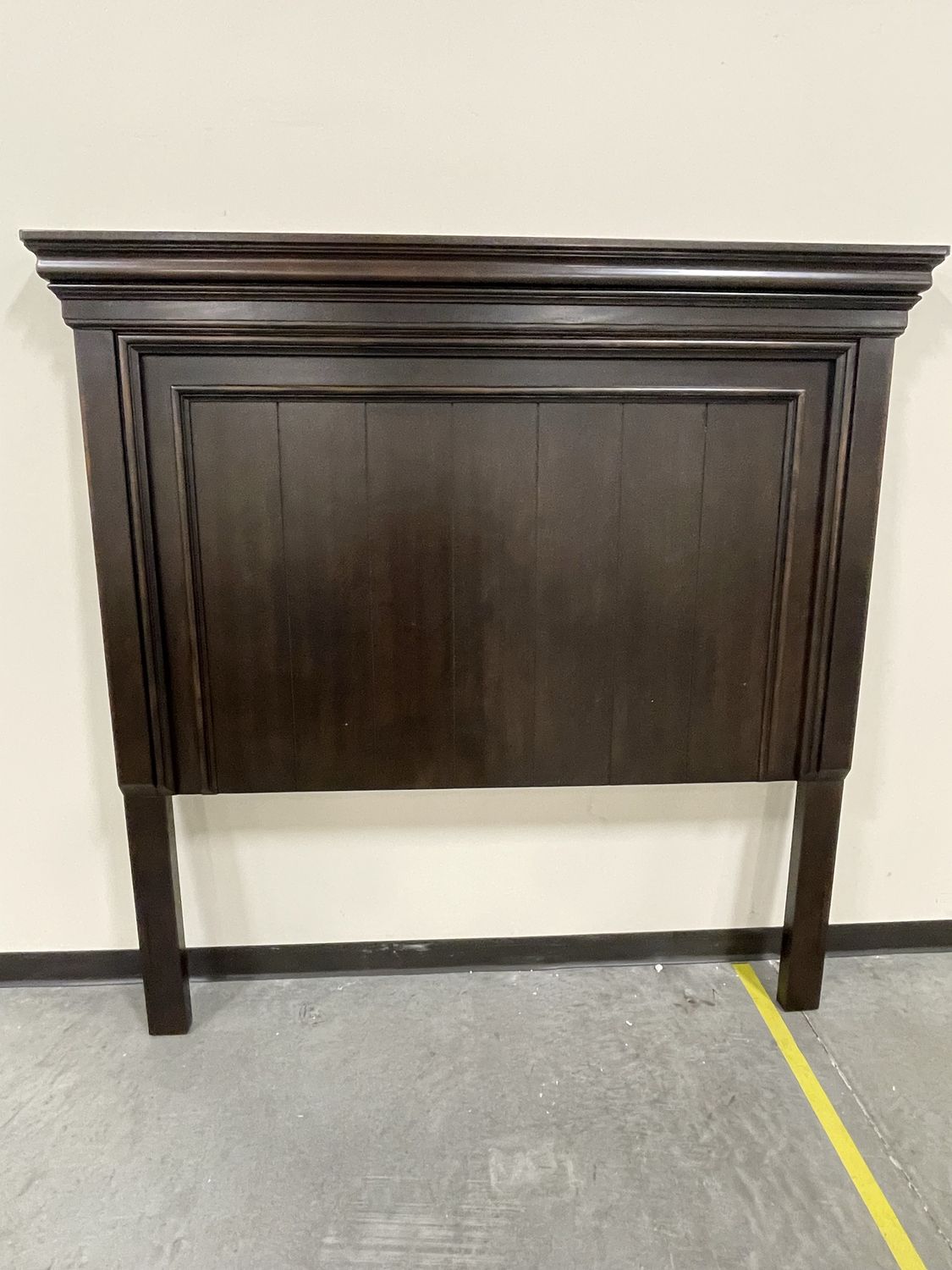 B788 BRYNHURST - QUEEN PANEL HEADBOARD