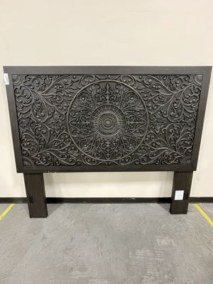 B381 PAXBERRY - QUEEN PANEL HEADBOARD
