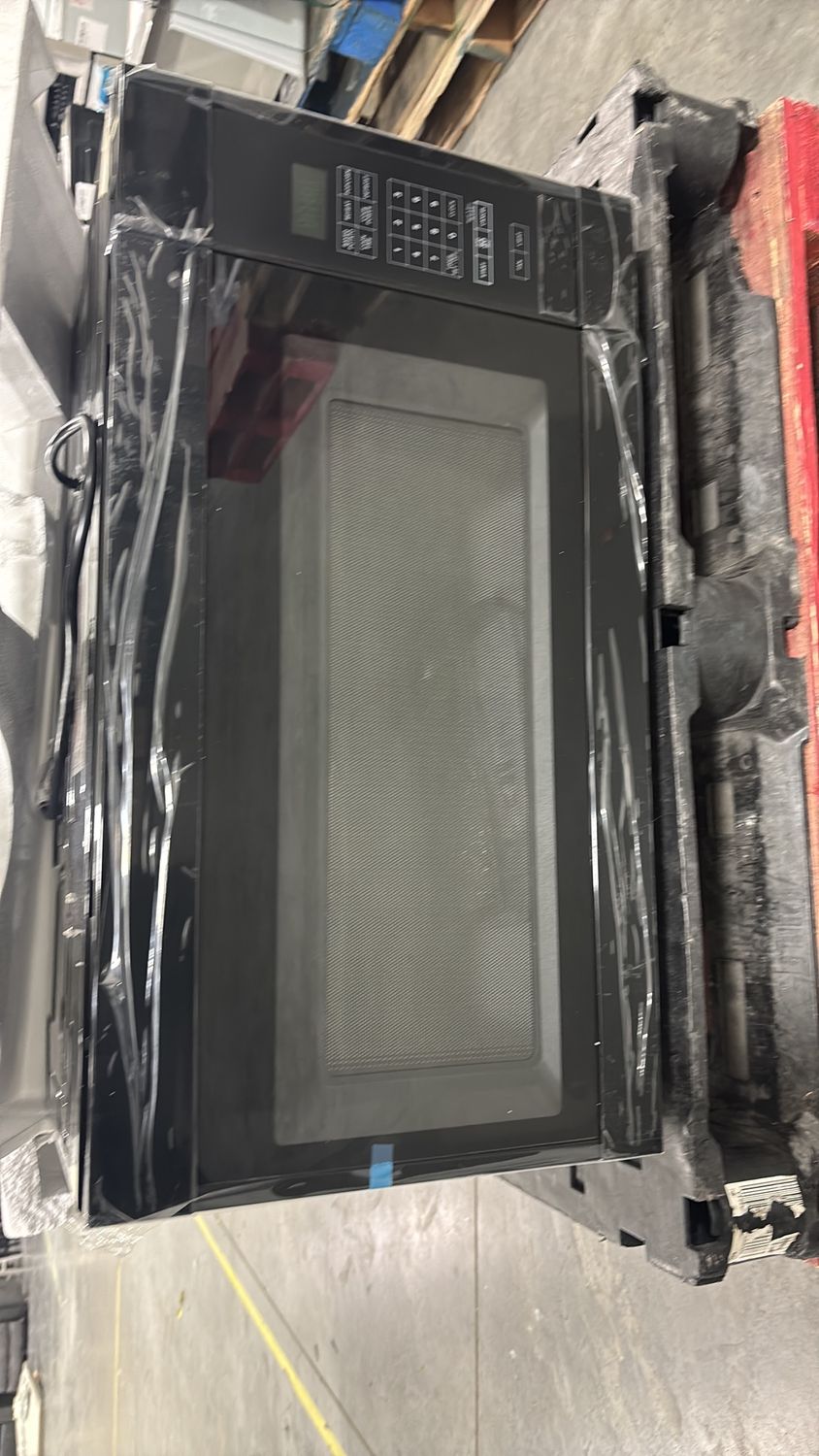 Amana - 1.6 cu. ft. Over the Range Microwave in Black